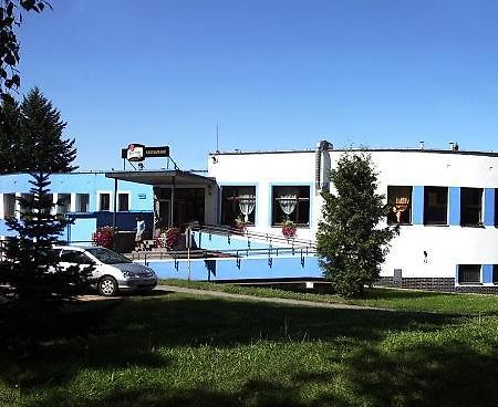 Hotel Rozvoj Клатови Екстериор снимка