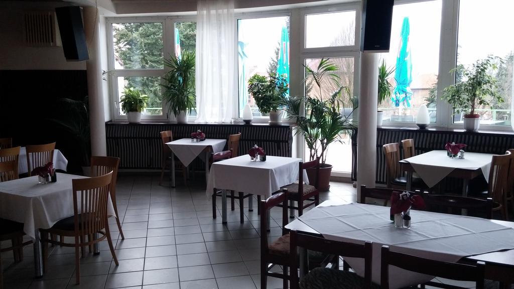 Hotel Rozvoj Клатови Екстериор снимка
