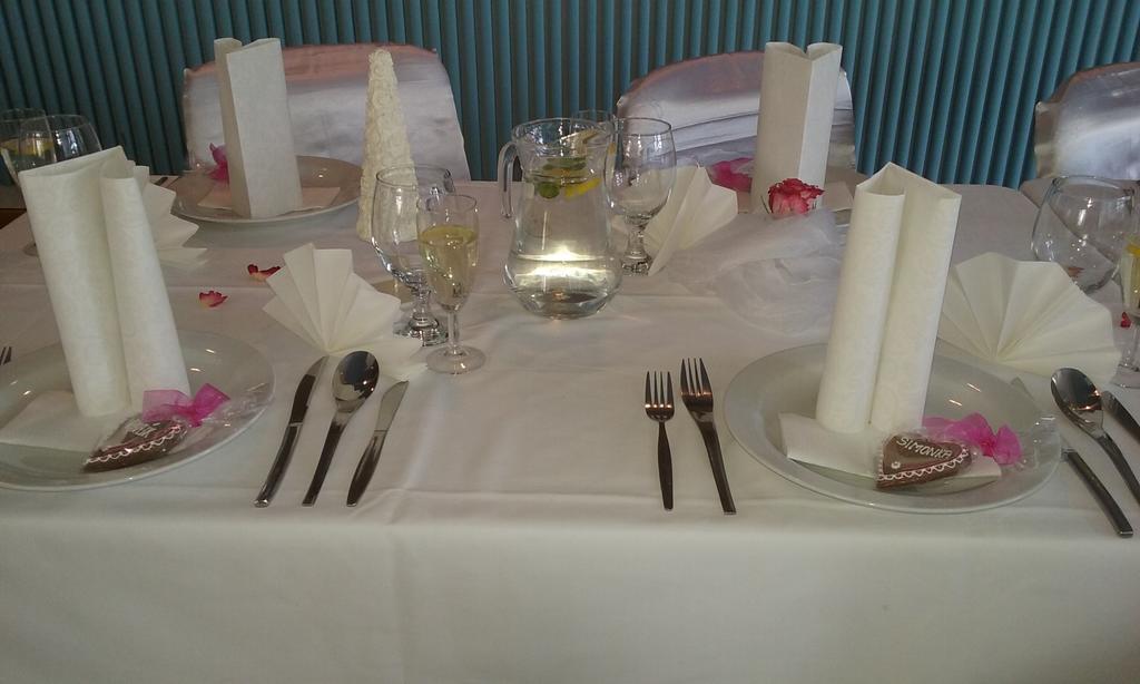 Hotel Rozvoj Клатови Екстериор снимка