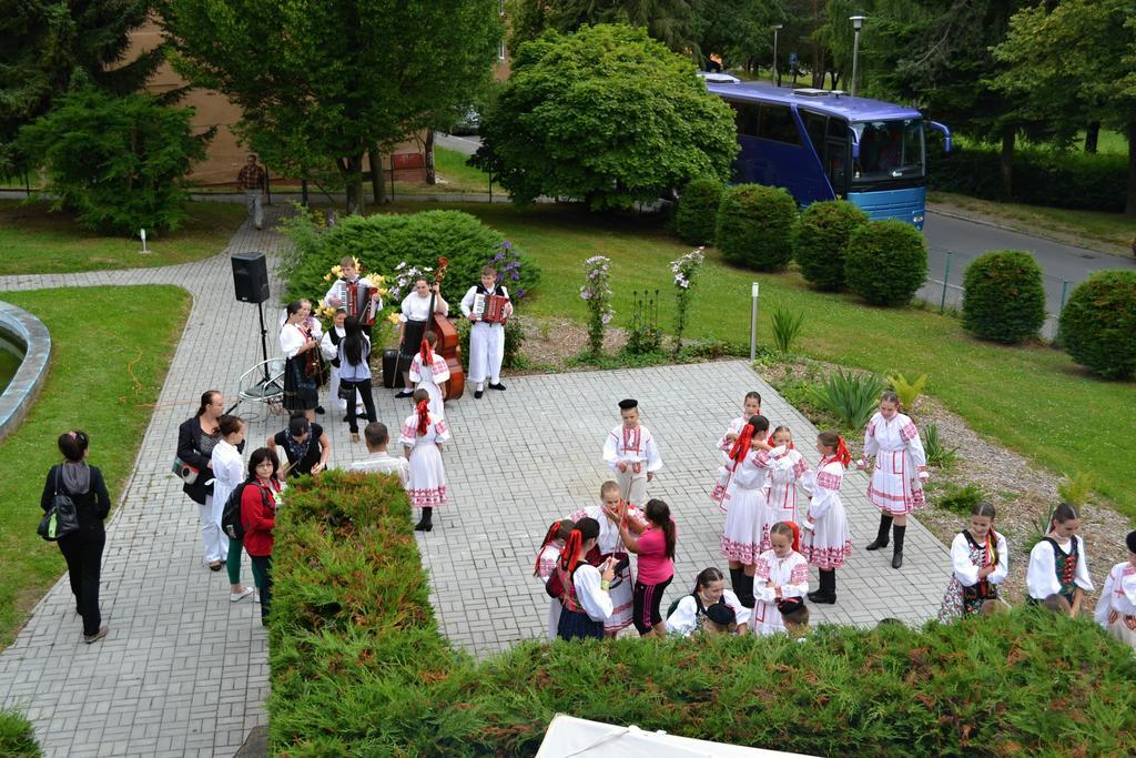 Hotel Rozvoj Клатови Екстериор снимка