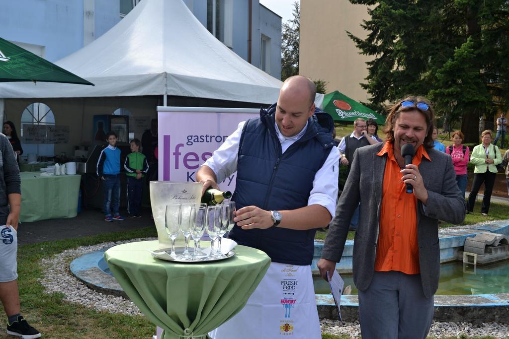 Hotel Rozvoj Клатови Екстериор снимка