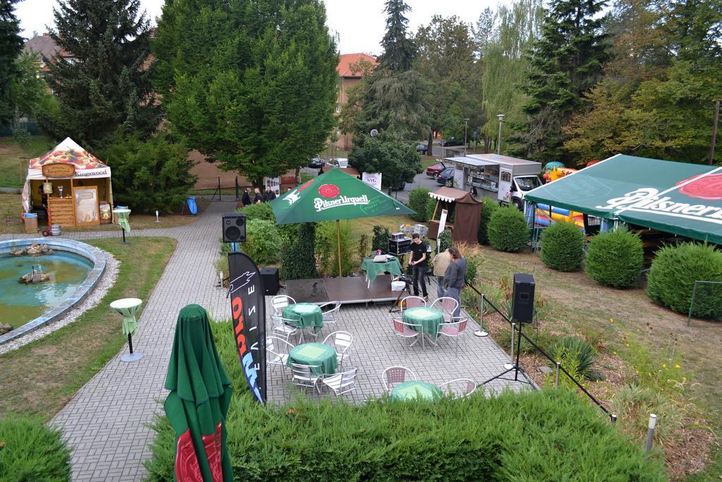 Hotel Rozvoj Клатови Екстериор снимка