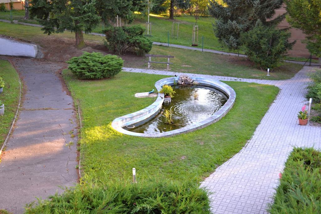 Hotel Rozvoj Клатови Екстериор снимка