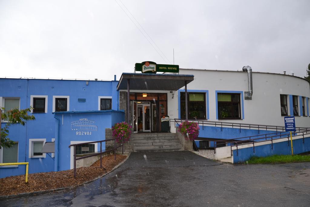 Hotel Rozvoj Клатови Екстериор снимка