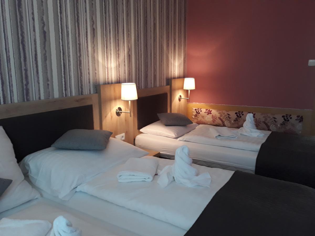 Hotel Rozvoj Клатови Екстериор снимка
