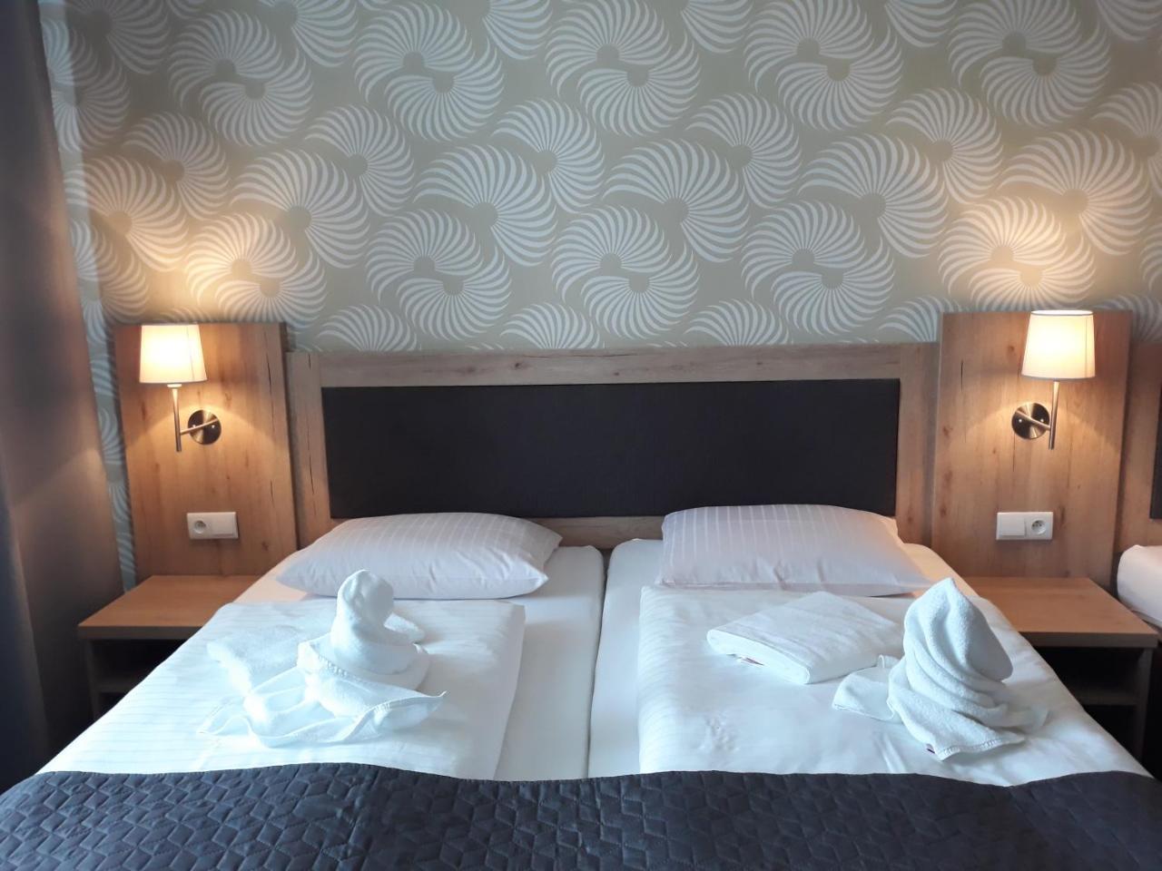 Hotel Rozvoj Клатови Екстериор снимка