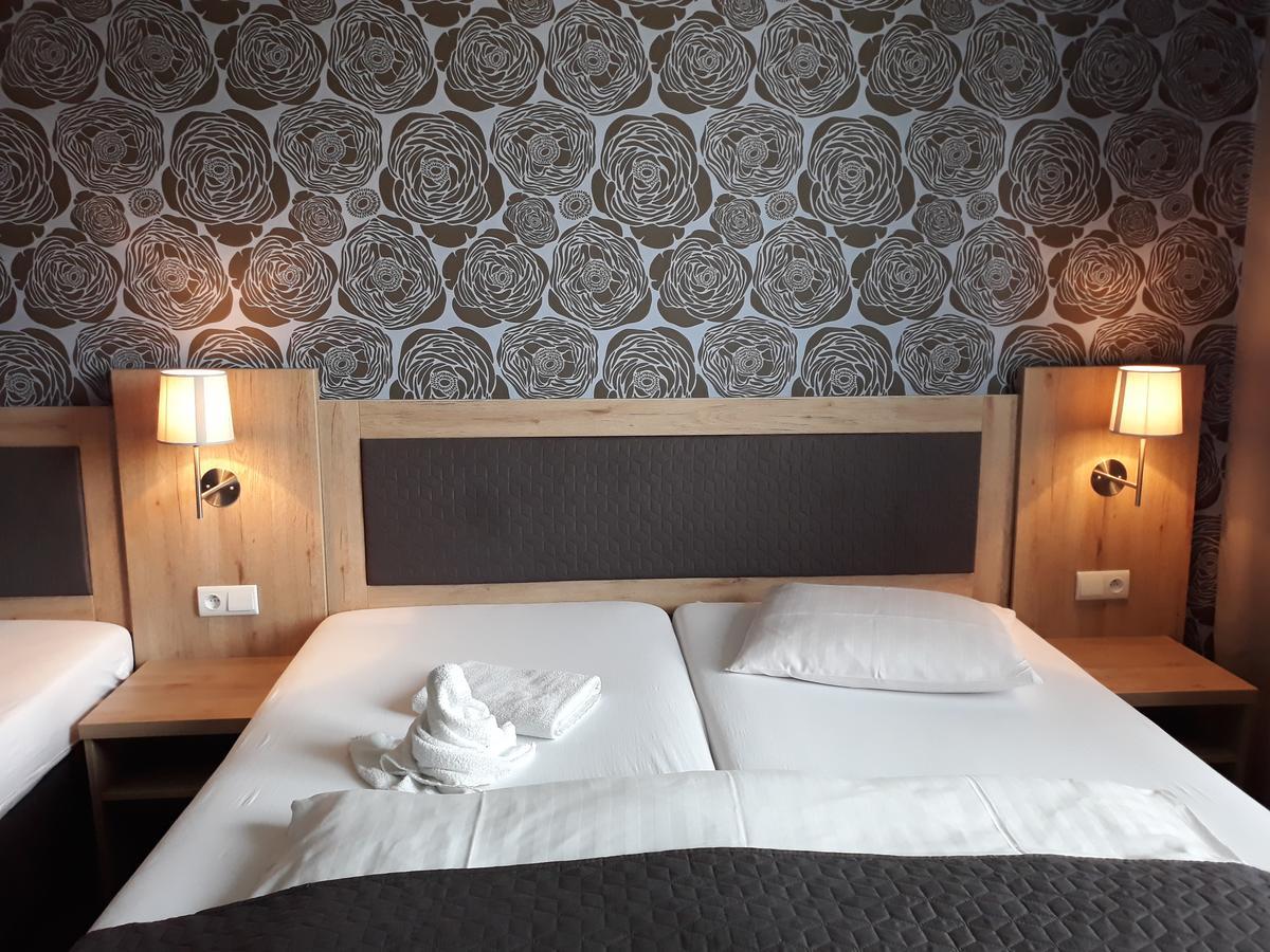 Hotel Rozvoj Клатови Екстериор снимка