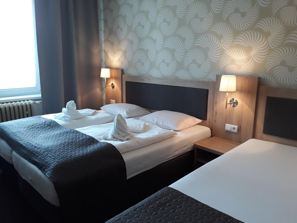 Hotel Rozvoj Клатови Екстериор снимка