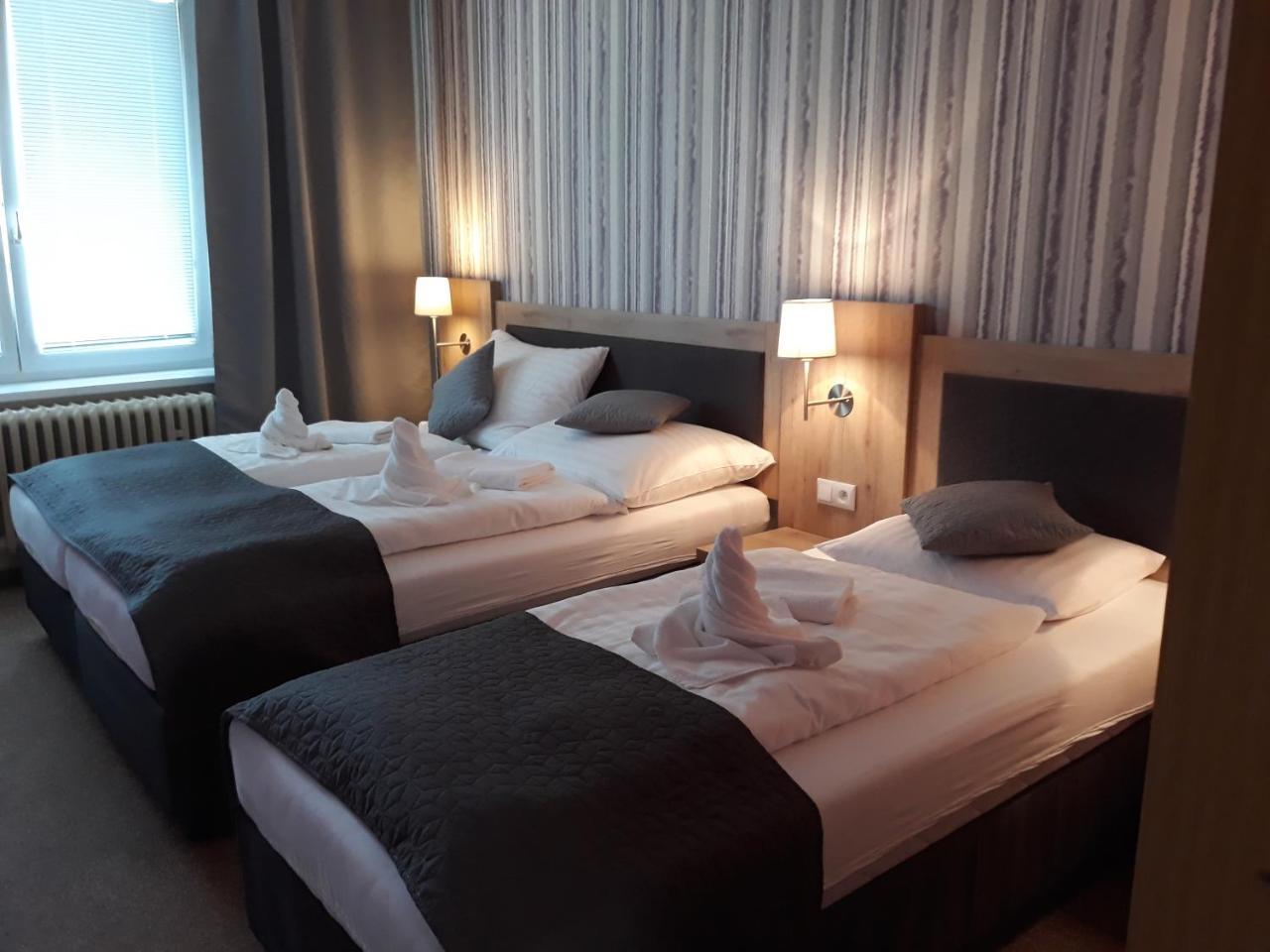 Hotel Rozvoj Клатови Екстериор снимка